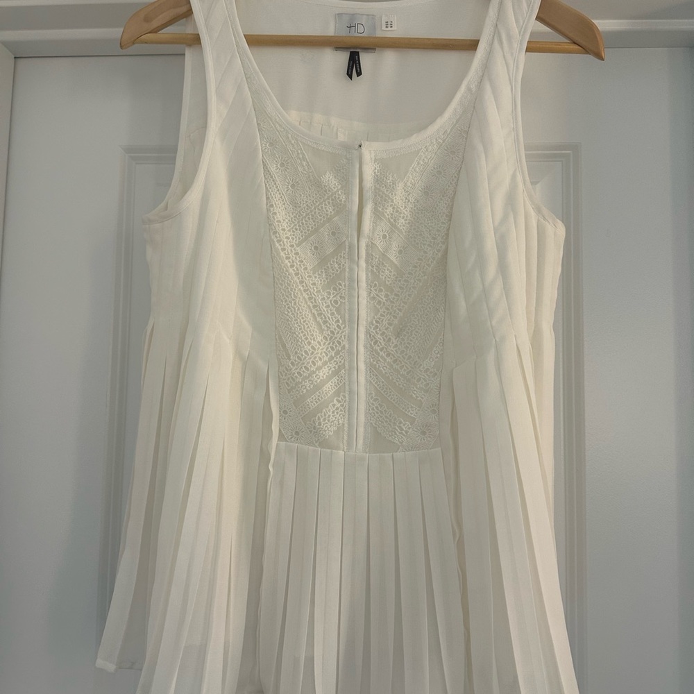 Elegant White, Cream Sleeveless Pleated Blouse, HD in Paris, Size 6